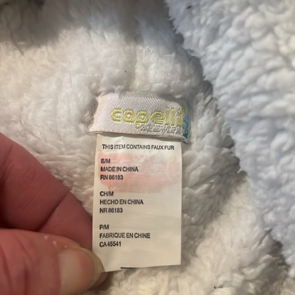 Hat​​​ - Picture 3 of 4